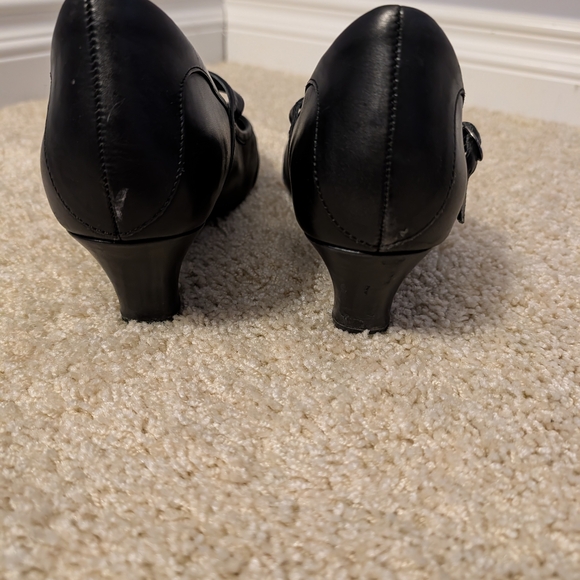 Black Women's Shoes - Picture 5 of 8